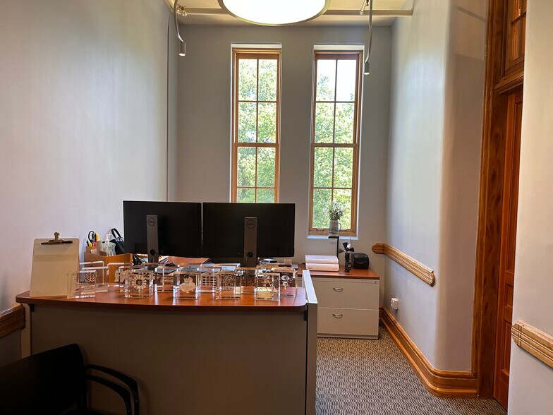 More Photos Of 830 Cottageview Dr, Traverse City Loft Creative Space For Sale