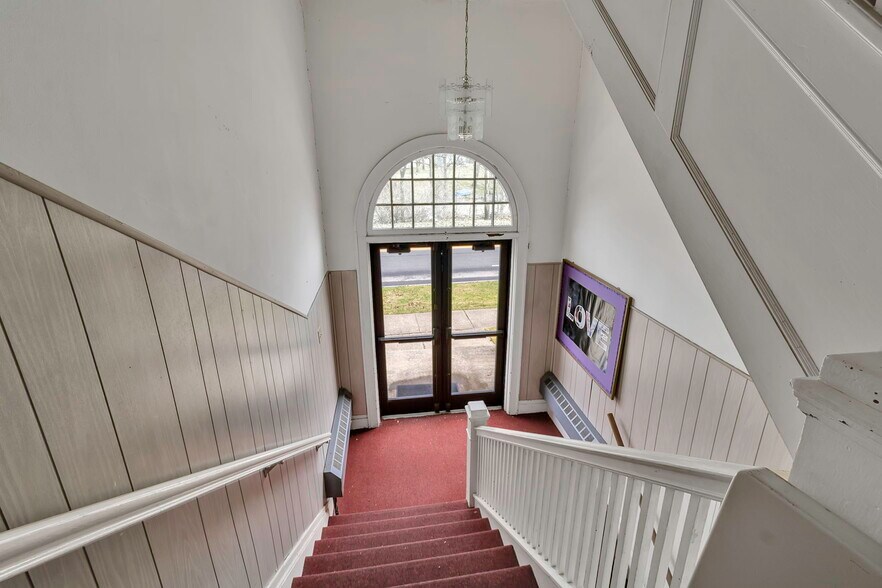 More Photos Of 646 Cayuga Dr, Niagara Falls Religious Facility For Sale