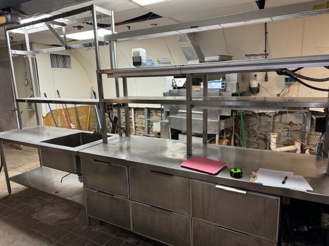 More Photos Of 520 S Front St, Columbus Bar For Lease