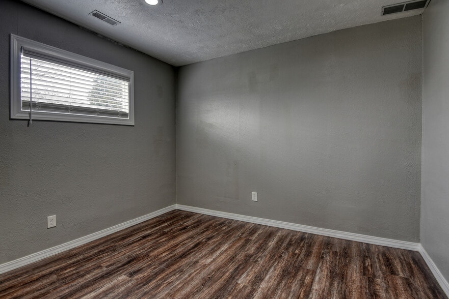 More Photos Of 10525 E Main Ave, Spokane Valley Office For Sale