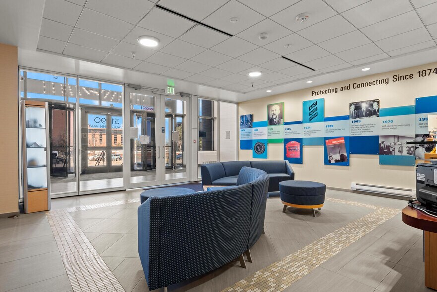 More Photos Of 3131 S Vaughn Way, Aurora Unknown For Lease