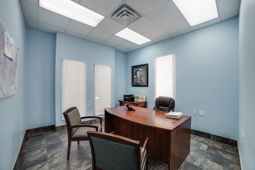 More Photos Of 10835 Gulfdale St, San Antonio Light Distribution For Sale