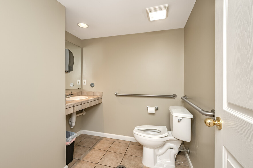 More Photos Of 4163 Crescent Dr, Saint Louis Medical For Sale