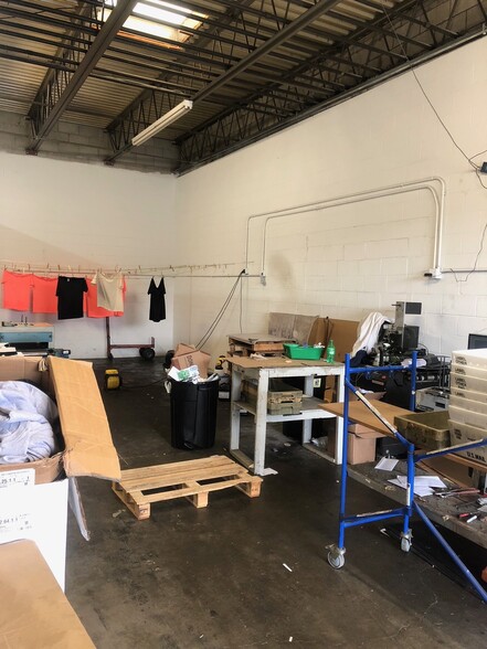 More Photos Of 2800-2826 Banwick Rd, Columbus Light Distribution For Lease