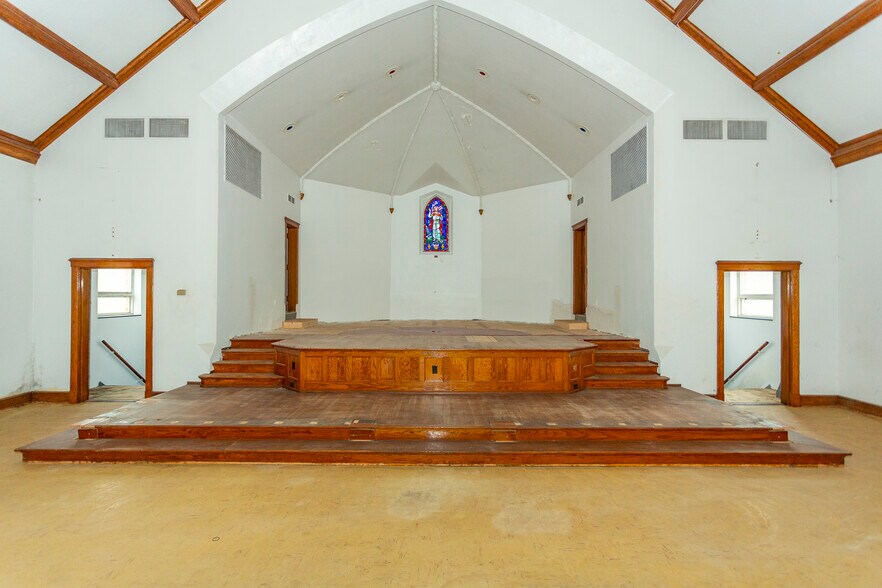 More Photos Of 2001 Avenue Z, Birmingham Religious Facility For Sale