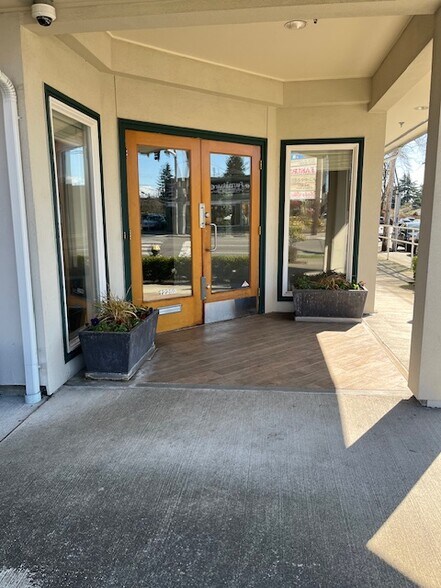 More Photos Of 12250 Greenwood Ave N, Seattle Apartments For Lease