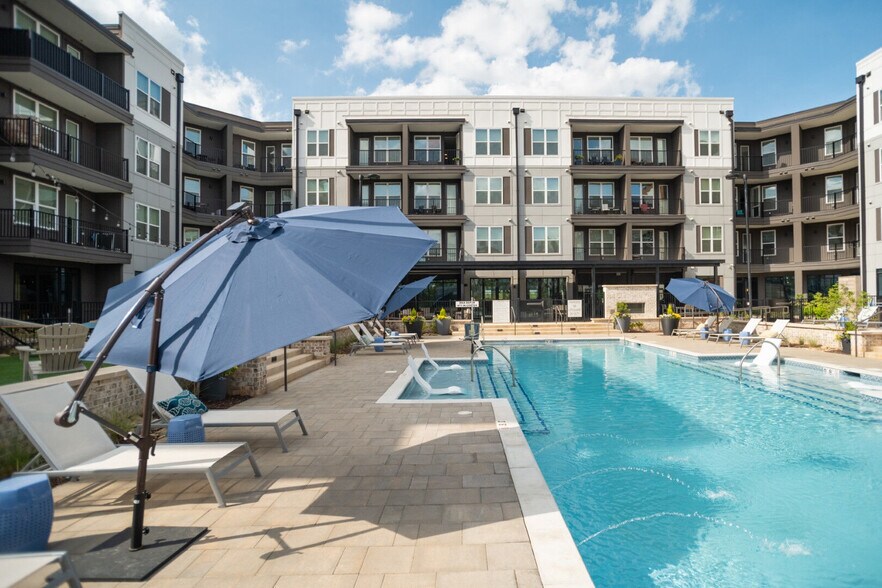 More Photos Of 930 W Mallard Creek Church Rd, Charlotte Apartments For Lease