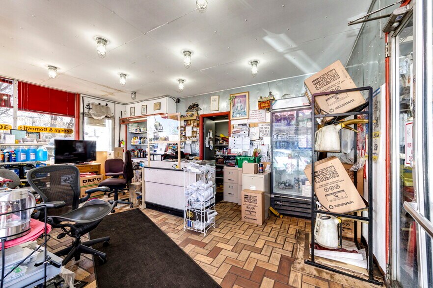 More Photos Of 1200 W Littleton Blvd, Littleton Service Station For Sale