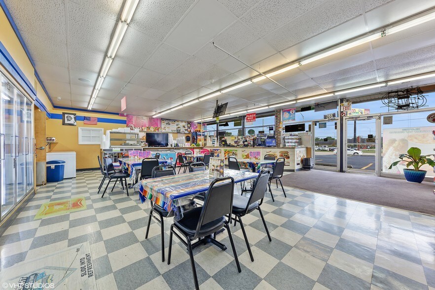 More Photos Of 8031-8039 W 87th St, Hickory Hills Freestanding For Lease