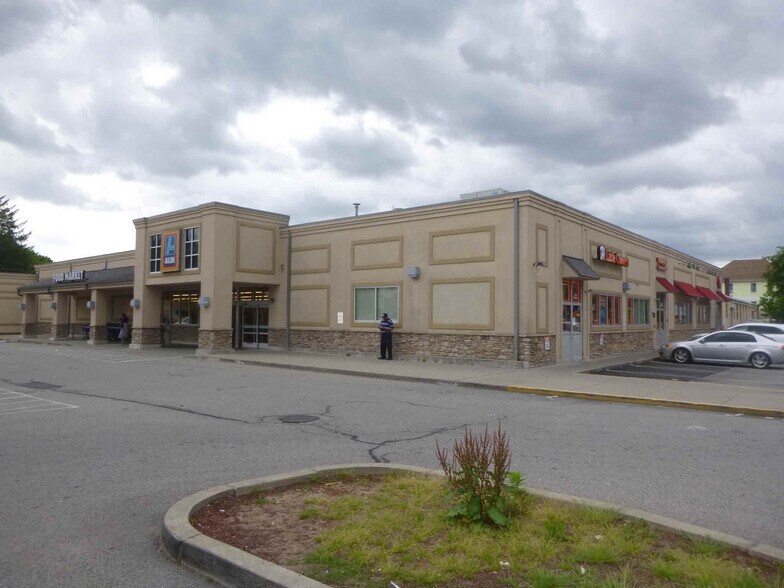 More Photos Of 539 Smith St, Providence Unknown For Lease