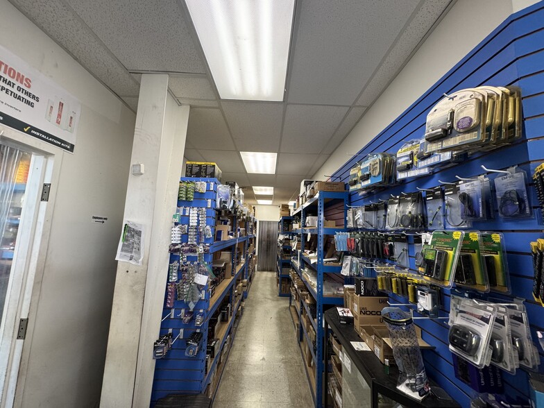 More Photos Of 550-552 Nimitz Hwy, Honolulu Warehouse For Lease