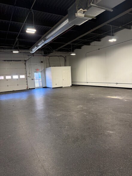 More Photos Of 635 New Park Ave, West Hartford Warehouse For Lease