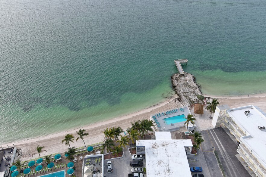 More Photos Of 441 E Ocean Dr, Key Colony Beach Hotel For Sale