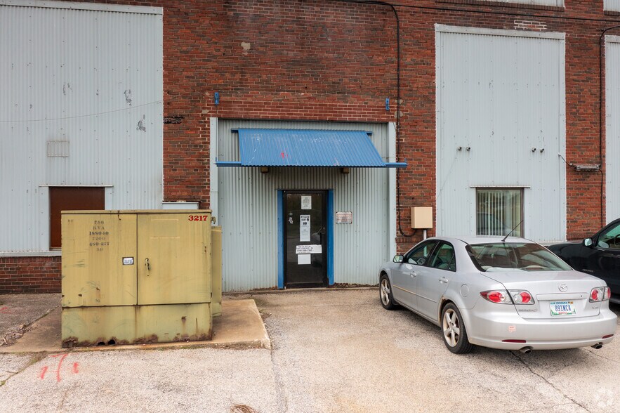 More Photos Of 425 W 151st St, East Chicago Manufacturing For Lease