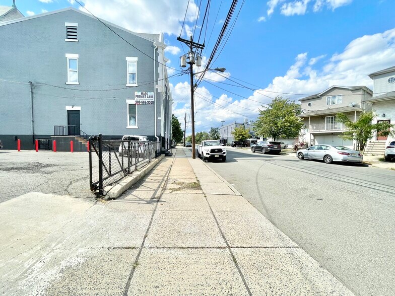 More Photos Of 214-228 Msgr Kemezis Pl, Elizabeth Schools For Sale