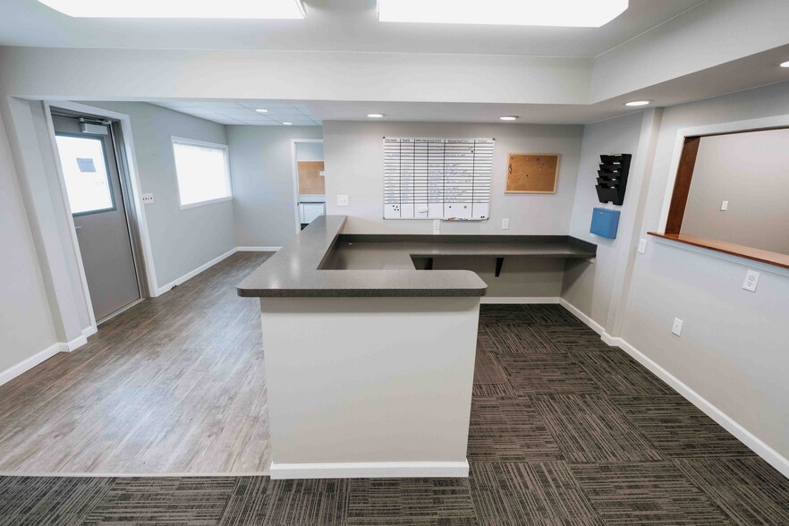 More Photos Of 2565 16th Ave, Columbus Light Manufacturing For Sale