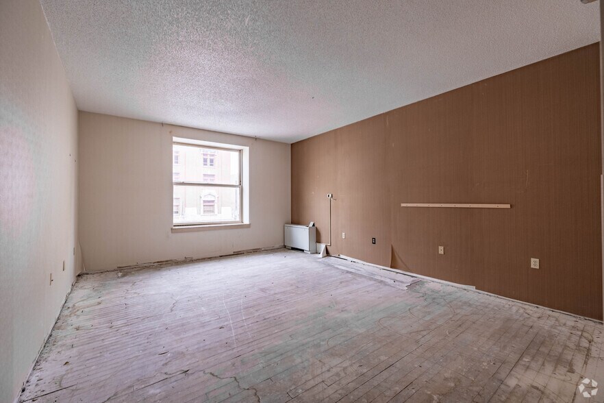 More Photos Of 11 S Ludlow St, Dayton Hotel For Sale