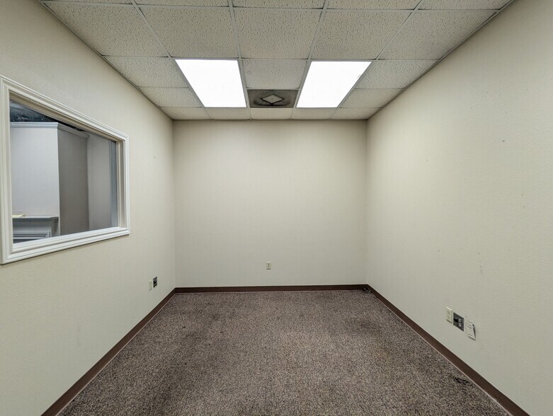 More Photos Of 6095 College St, Beaumont Office For Sale