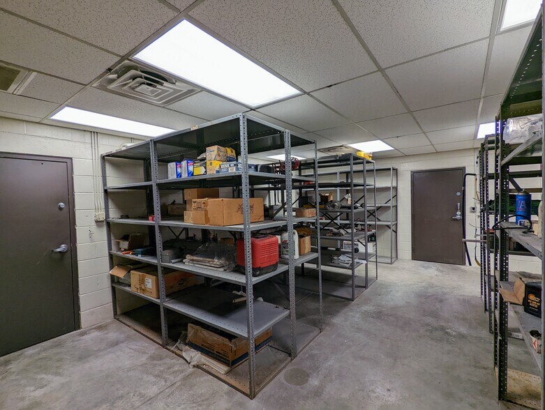 More Photos Of 21330 Blue Star Hwy, Jarratt Distribution For Lease