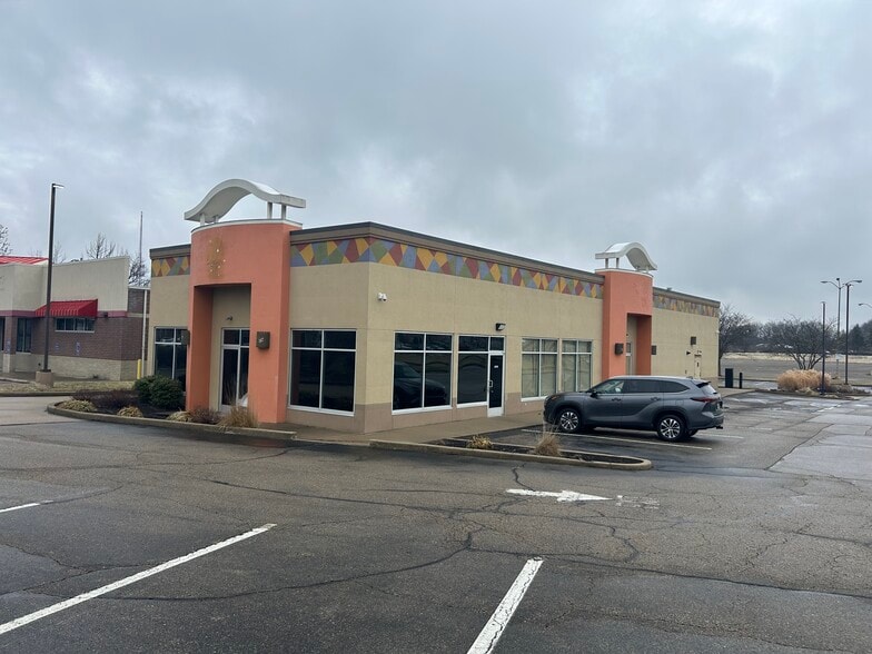 More Photos Of 11020 Hamilton Ave, Cincinnati Restaurant For Sale
