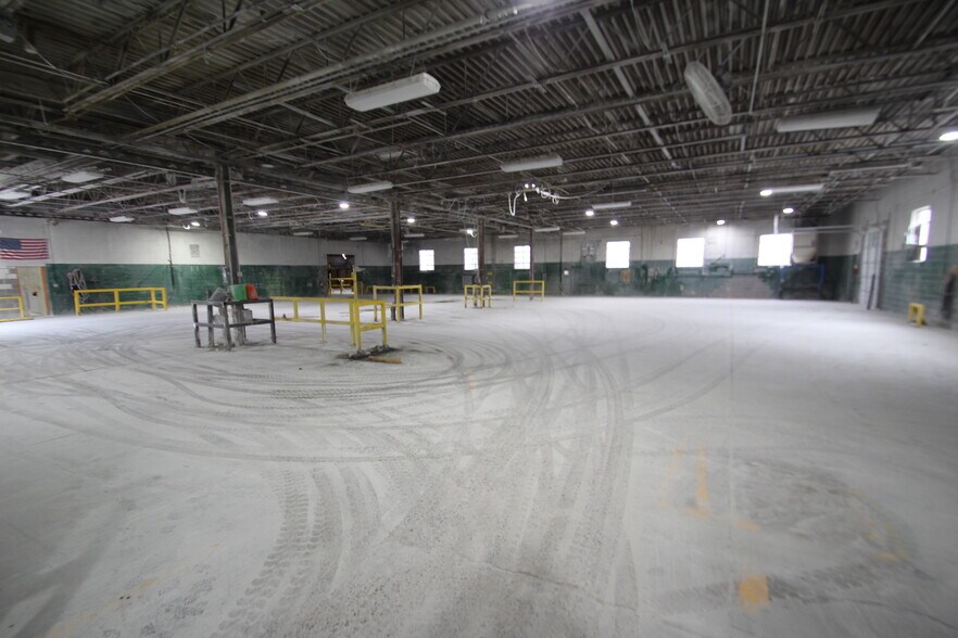 More Photos Of 104 Lee St, Lodi Manufacturing For Sale