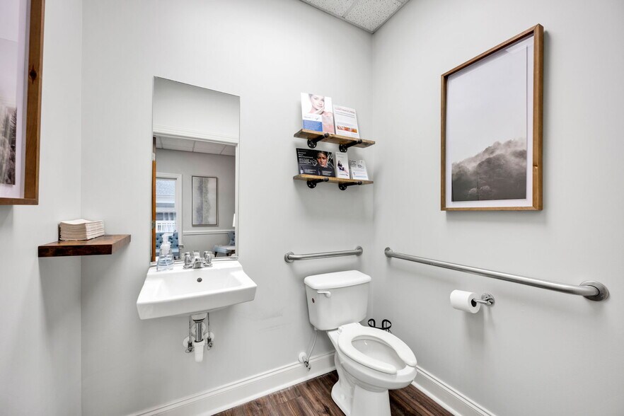 More Photos Of 20808 N Main St, Cornelius Medical For Sale