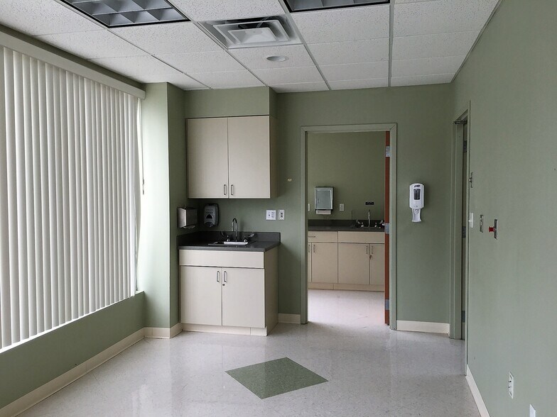 More Photos Of 317 Foxon Rd, East Haven Medical For Lease