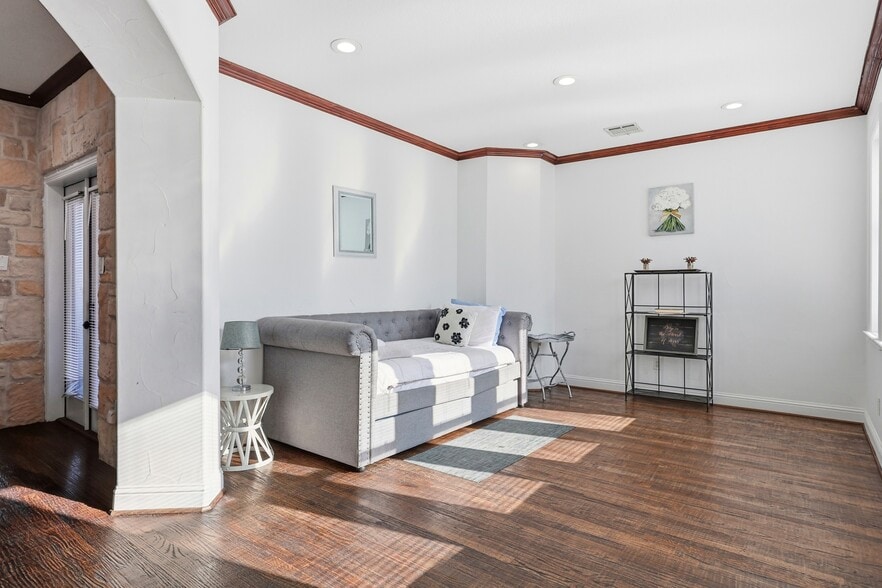 More Photos Of 5100 Mission Ave, Dallas Apartments For Sale