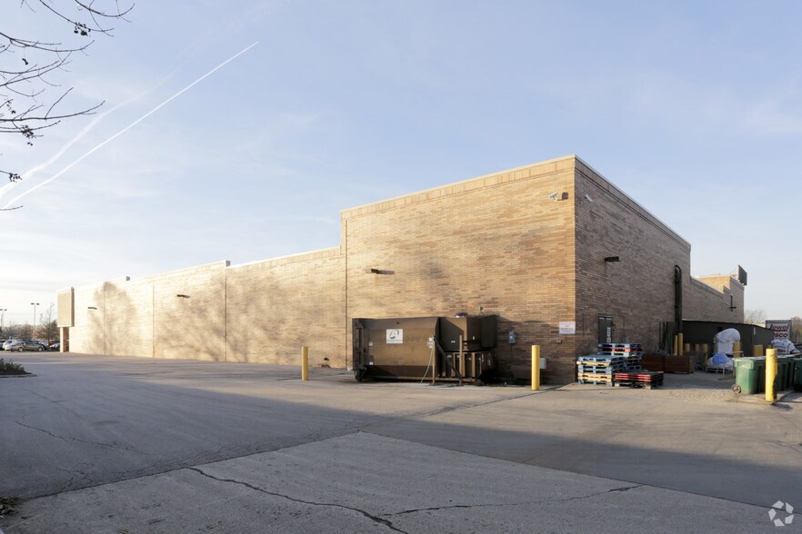 More Photos Of 2317 75th St, Woodridge Supermarket For Sale