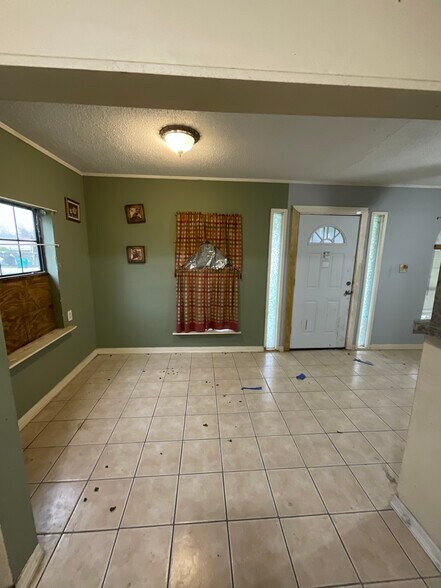 More Photos Of 609 Oak St, La Marque Warehouse For Sale