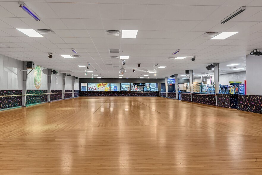 More Photos Of 7628 Corina Dr, Fort Worth Skating Rink For Sale