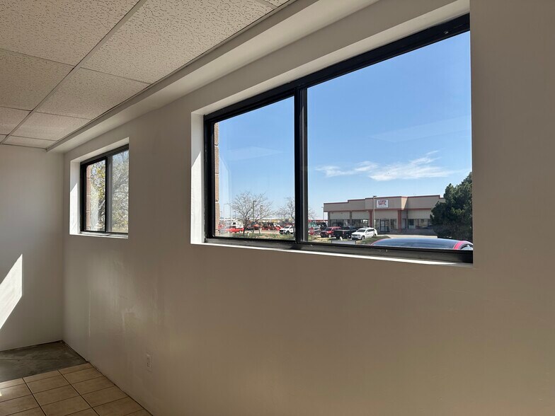 More Photos Of 4005-4009 S Valley Dr, Mead Warehouse For Lease