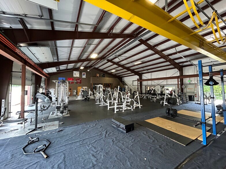 More Photos Of 200 NE 16th St, Newcastle Industrial For Lease