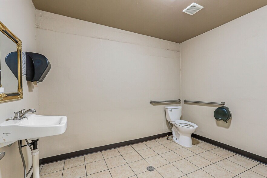 More Photos Of 2222 Bassett Ave, El Paso Storefront Retail Residential For Sale