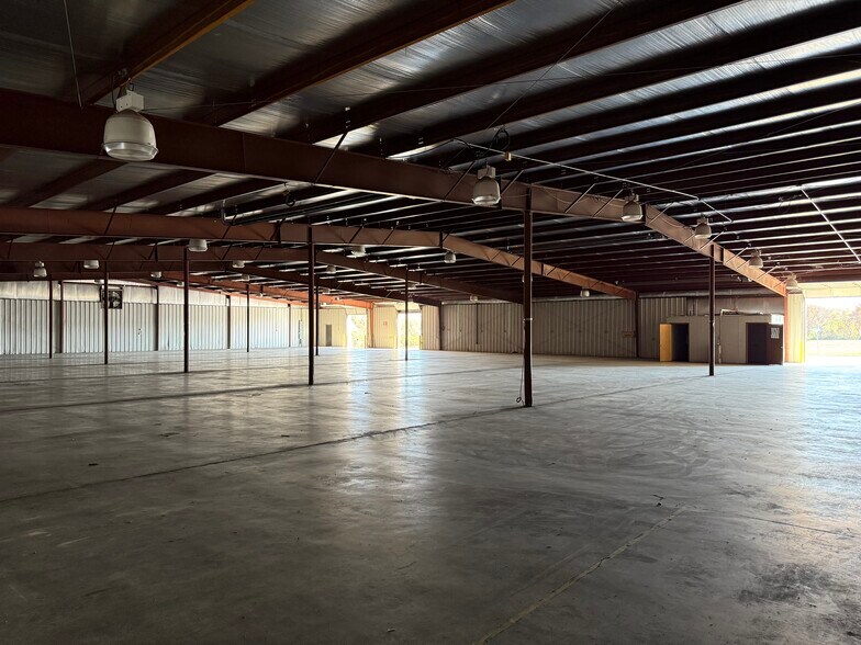 More Photos Of 1207 Roller Dr, Owensville Industrial For Lease