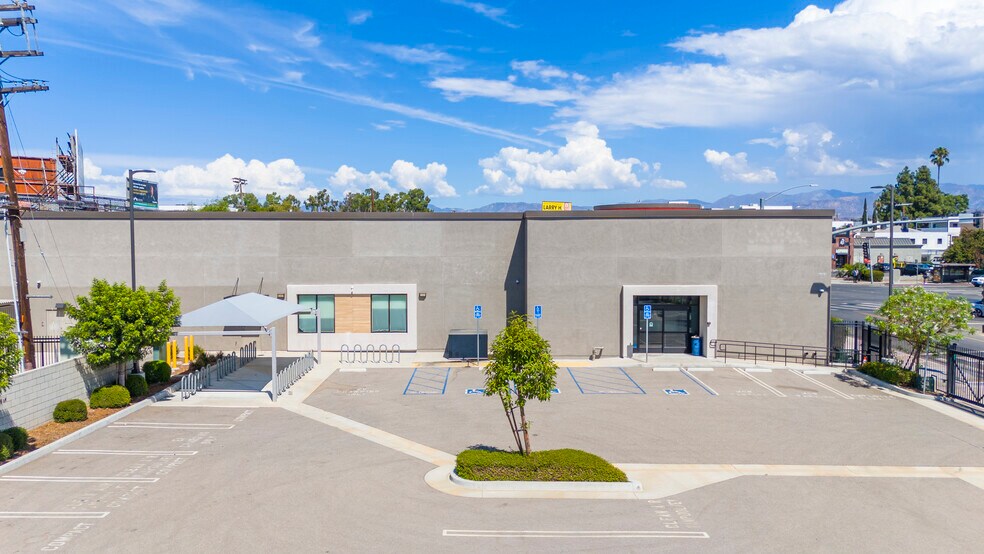 More Photos Of 11702 Victory Blvd, North Hollywood Medical For Sale