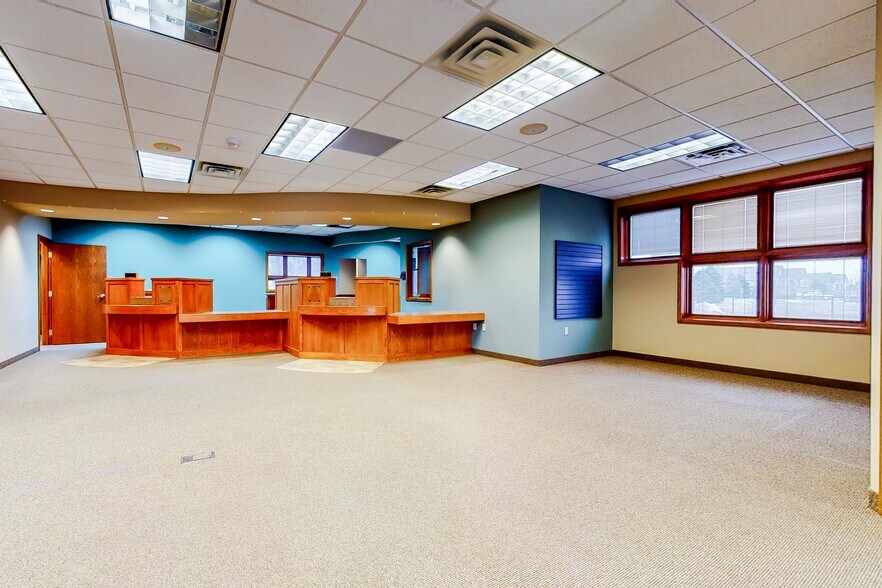 More Photos Of 11175 205th St W, Lakeville Storefront Retail Office For Lease