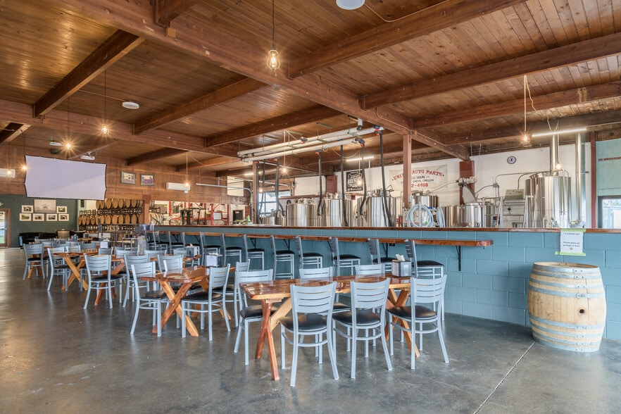 More Photos Of 926 E Main St, Cottage Grove Restaurant For Sale