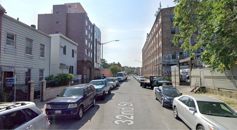 More Photos Of 121 32nd St, Brooklyn Service For Sale