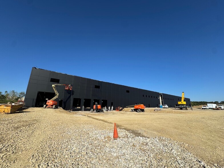 More Photos Of Cellar Dr @ Faultless Dr, Ashland Manufacturing For Lease