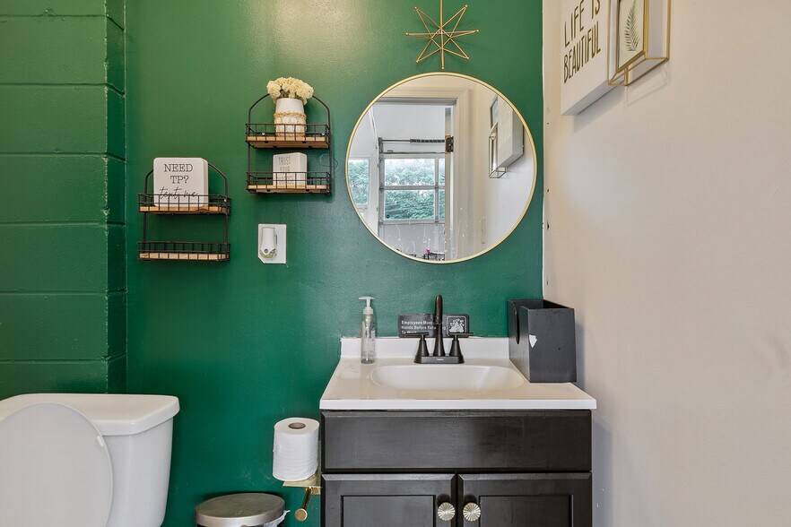 More Photos Of 1726 Altamont Ave, Richmond Warehouse For Lease