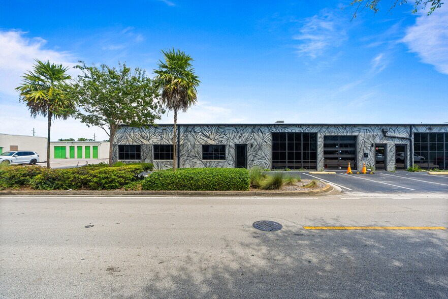 More Photos Of 3472 NE 5th Ave, Oakland Park Showroom For Lease