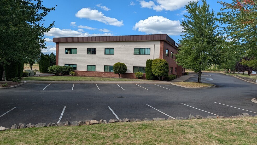 More Photos Of 20055 SW Pacific Hwy, Sherwood Office For Lease