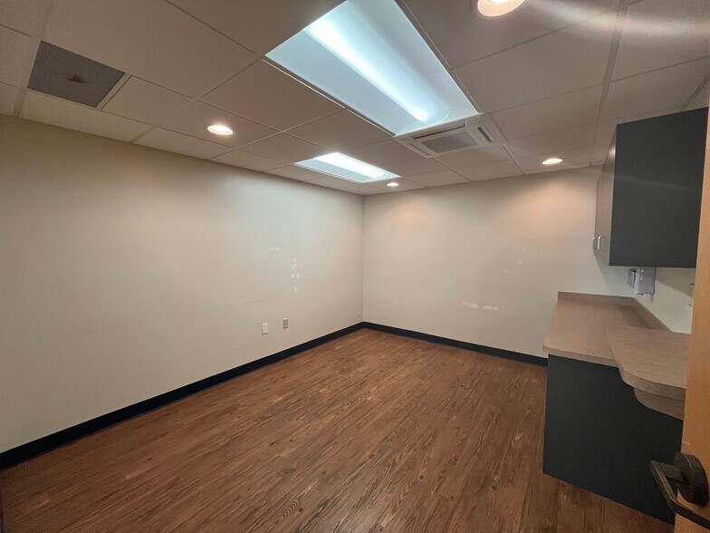 More Photos Of 99 November Dr, Camp Hill Medical For Lease