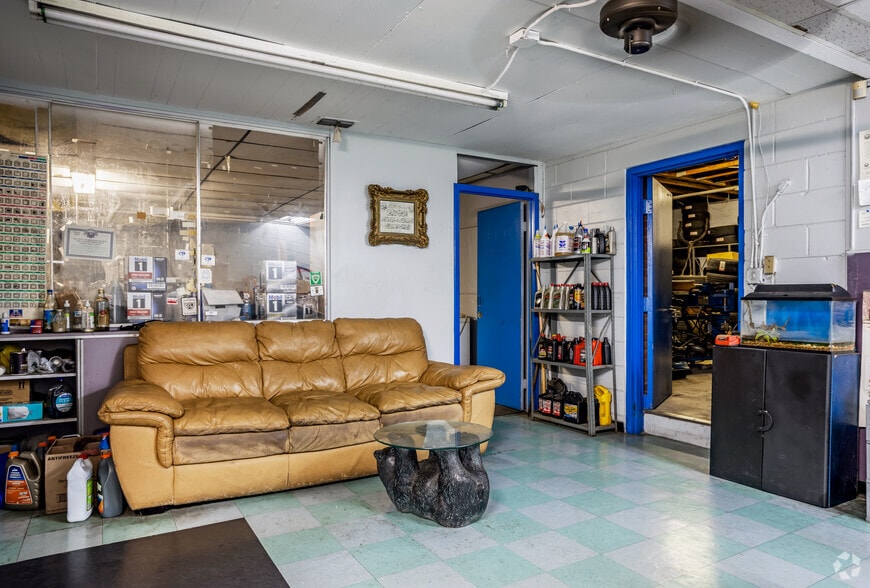 More Photos Of 2201 E Busch Blvd, Tampa Auto Repair For Sale