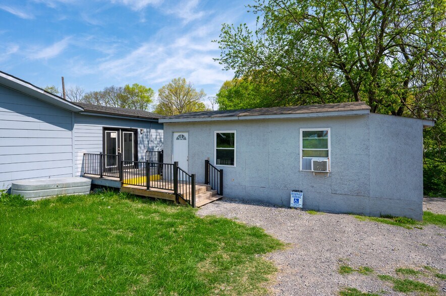 More Photos Of 200 Jupiter Dr, Nashville Flex For Sale