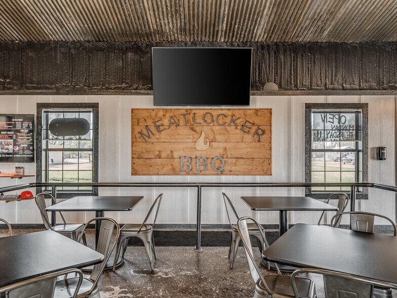 More Photos Of 106 NW 4th St, Lindsay Specialty For Sale