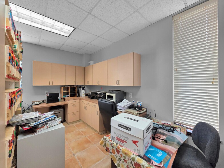 More Photos Of 6429 Fairmont Pky, Pasadena Office For Sale