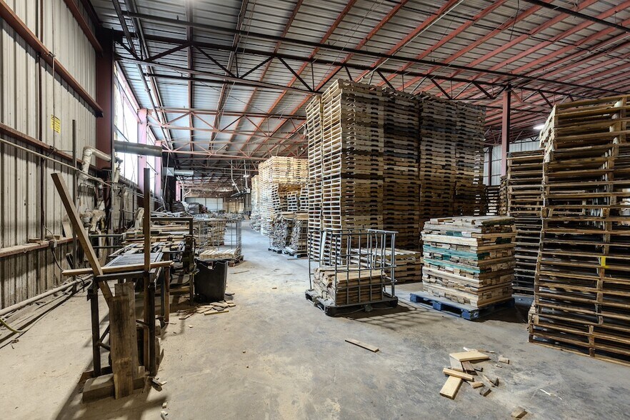 More Photos Of 1200 Bissell St, Venice Warehouse For Sale