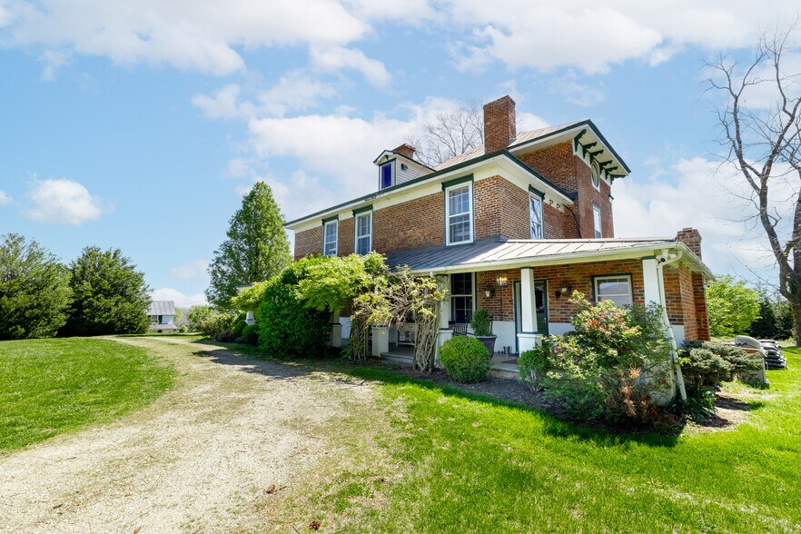 More Photos Of 2416 Lowesville Rd, Amherst Hospitality For Sale